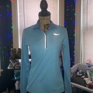 saucony athletic top